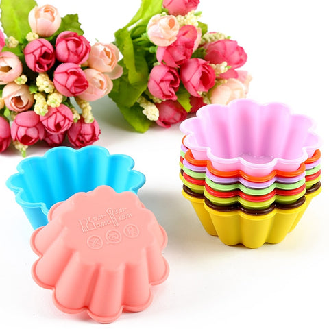 Image of 12-Pack Flower Reusable Non-stick Silicone Baking Cups